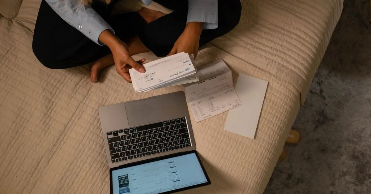 Pros and Cons of Using a Credit Monitoring Service